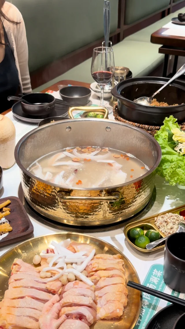 They said “follow your heart”... so I went to Guoco Midtown and makan with my friends 🍜🫶

Good food, great company, and not to mention the free-flow red wine and beer promo at $28.80+/pax 🍷✨

📍3 Coconut (Guoco Midtown, #01-13/14)

#GuocoMidtown #ExploreSingapore #HelloMidtown #WhatToEatSG #SingaporeFoodies #FoodieSG